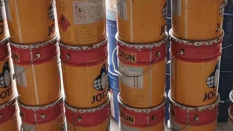对于轻微划痕，可以使用抛光膏进行修复。具体操作如下：