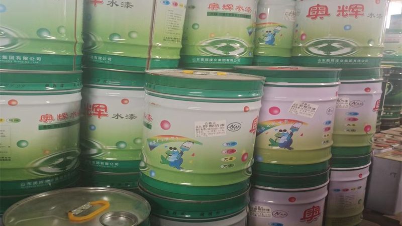 环氧地坪漆颜色褪色是一个常见的问题，主要原因是以下几点：
